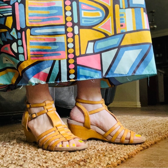 Mossimo Supply Co yellow 3” strappy wedge heel sandals Size 8. EUC - Picture 5 of 13